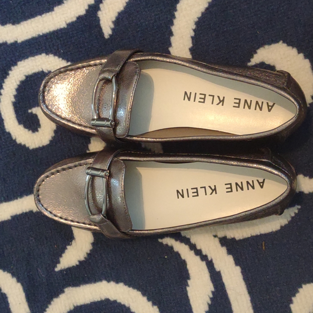 Anne Klein new with tags leather gold loafers